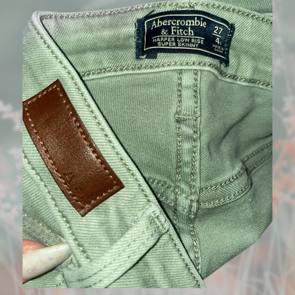 A&F Harper Low Rise Jeans - Picture 3 of 3